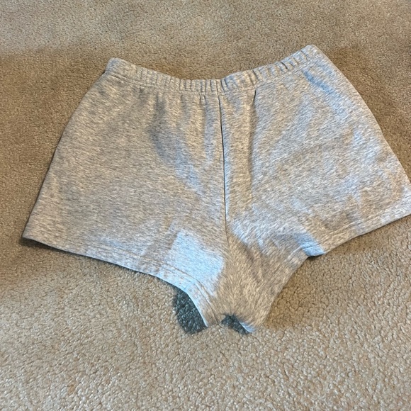 Fabletics Shorts Medium - Picture 2 of 3